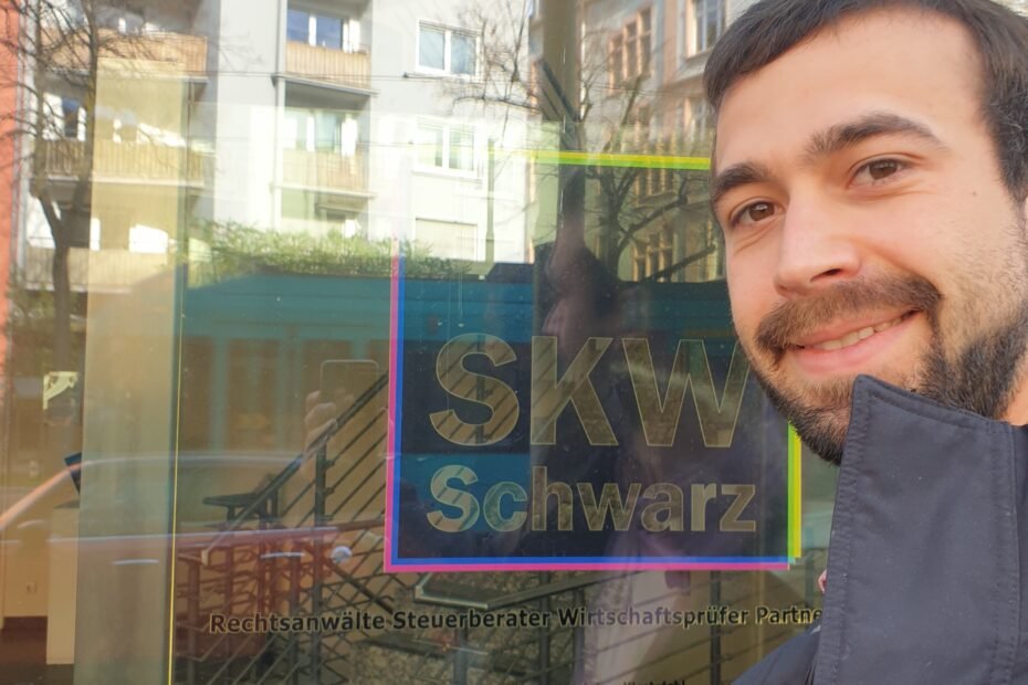 Janik Prottung in front of SKW Schwarz lawyers to found the Not Today gUG